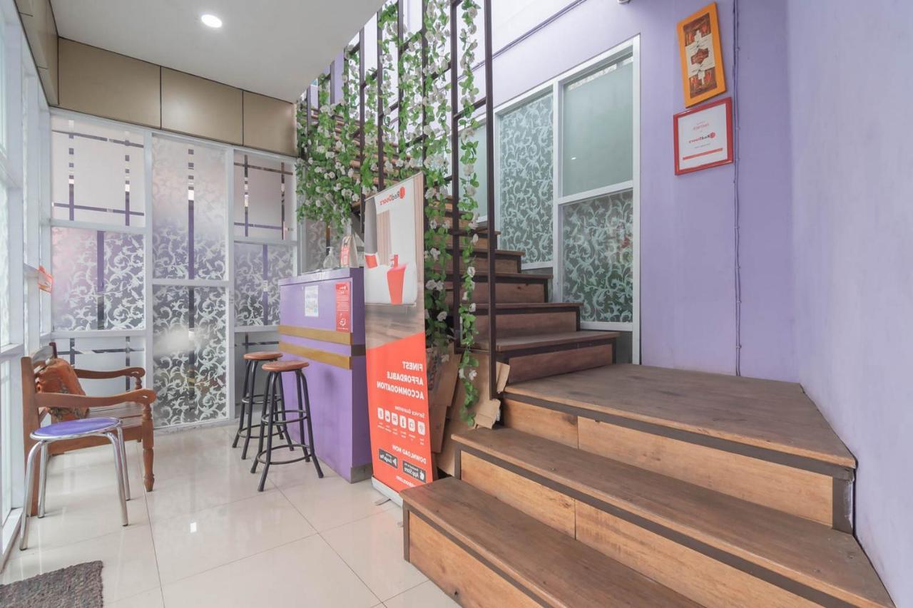 Hotel RedDoorz @ Gatot Subroto Street Bandung 3 Exterior foto