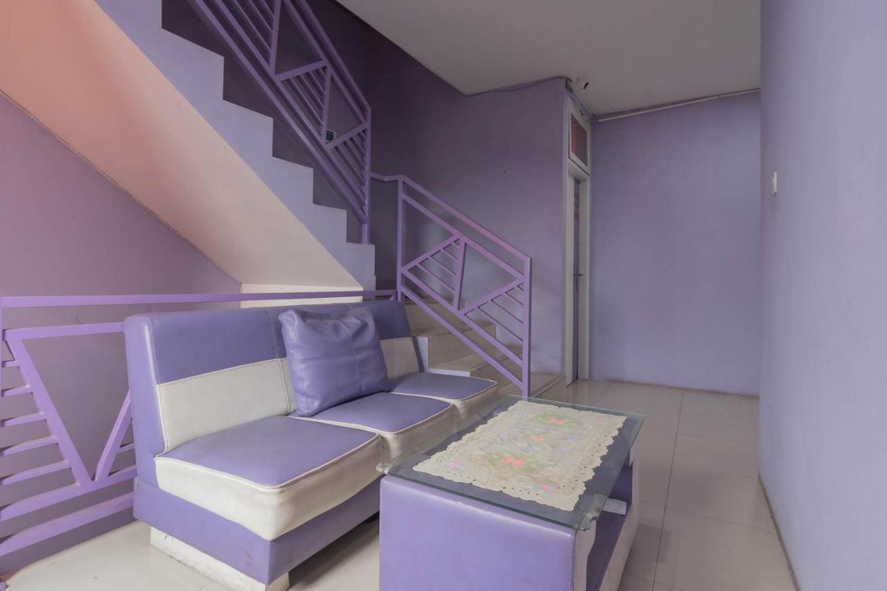 Hotel RedDoorz @ Gatot Subroto Street Bandung 3 Exterior foto