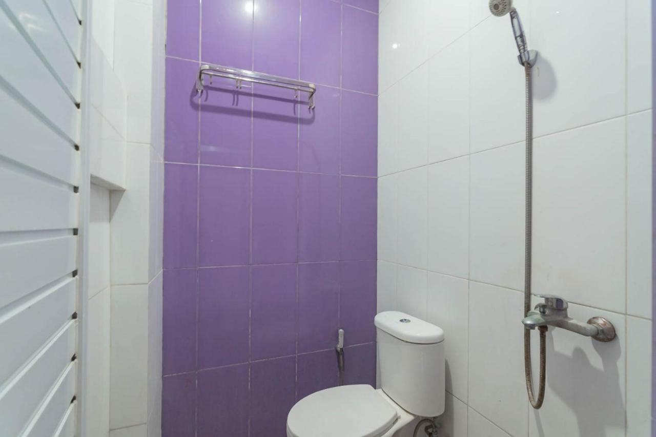 Hotel RedDoorz @ Gatot Subroto Street Bandung 3 Exterior foto