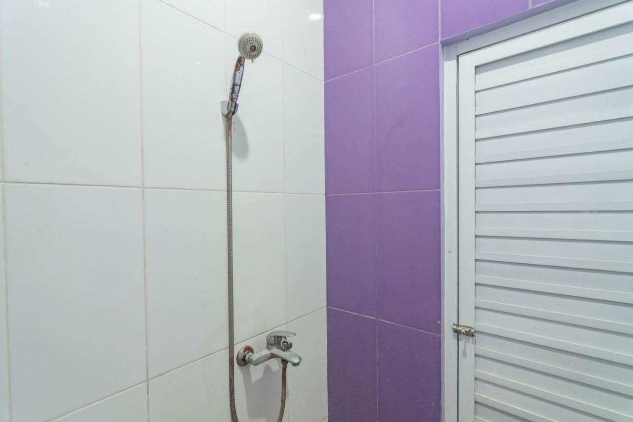Hotel RedDoorz @ Gatot Subroto Street Bandung 3 Exterior foto