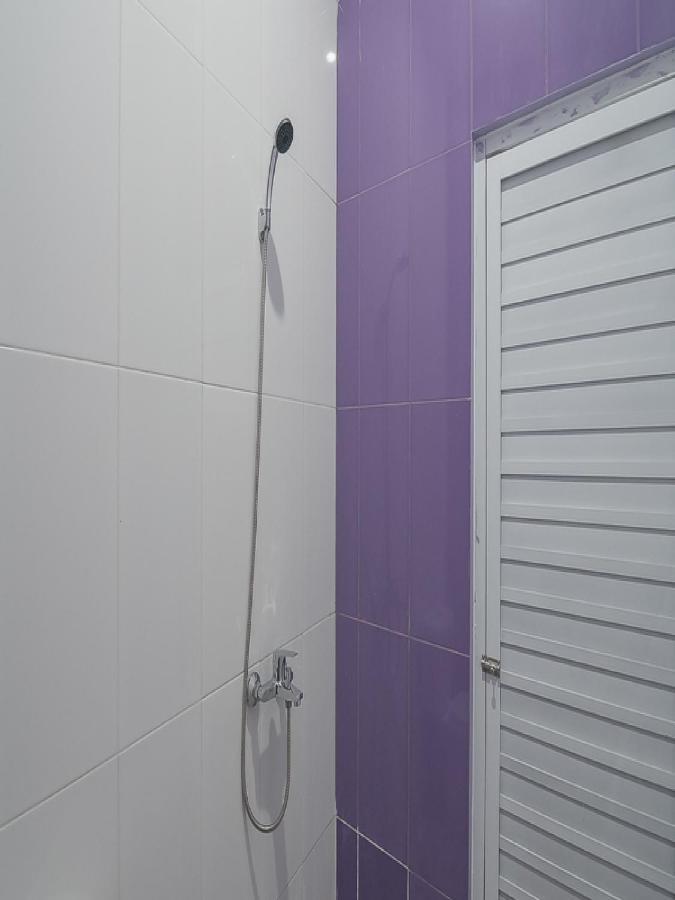 Hotel RedDoorz @ Gatot Subroto Street Bandung 3 Exterior foto