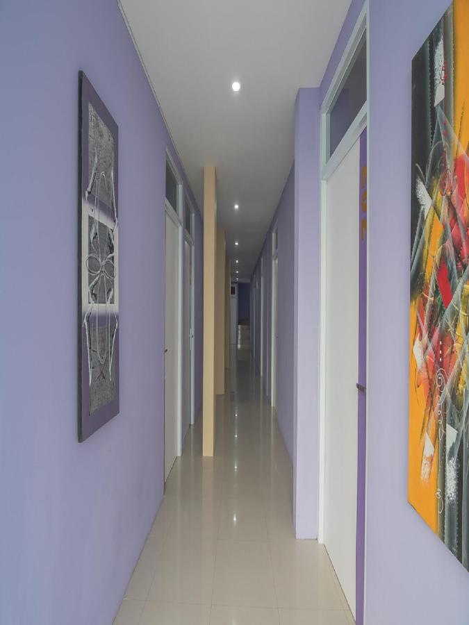 Hotel RedDoorz @ Gatot Subroto Street Bandung 3 Exterior foto