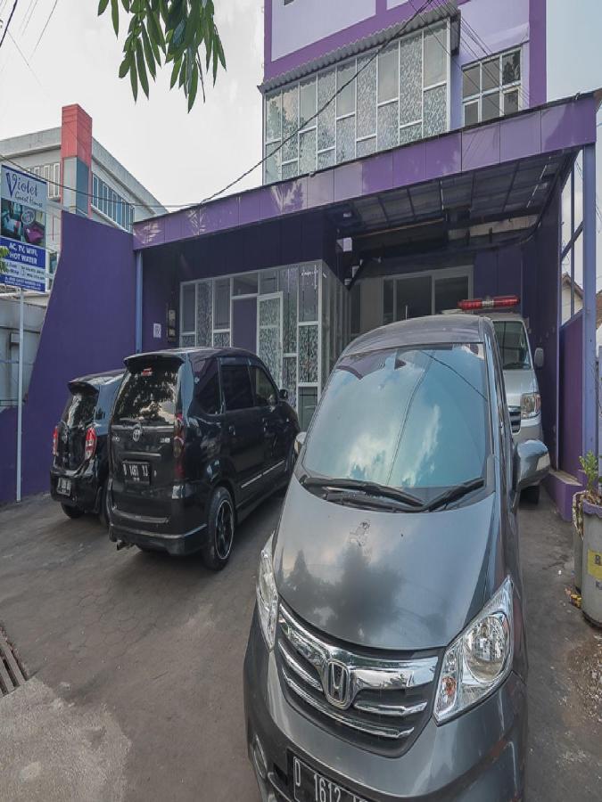 Hotel RedDoorz @ Gatot Subroto Street Bandung 3 Exterior foto