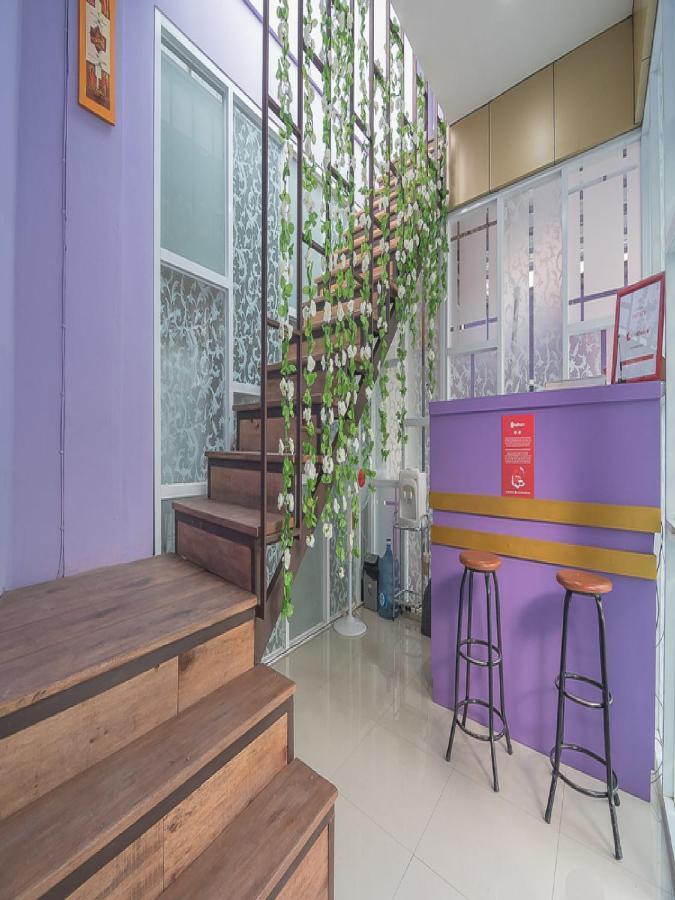 Hotel RedDoorz @ Gatot Subroto Street Bandung 3 Exterior foto